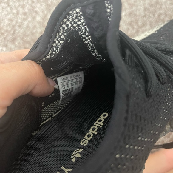 Yeezy Boost 350 v2 “oreo” size 6.5 - Picture 5 of 5